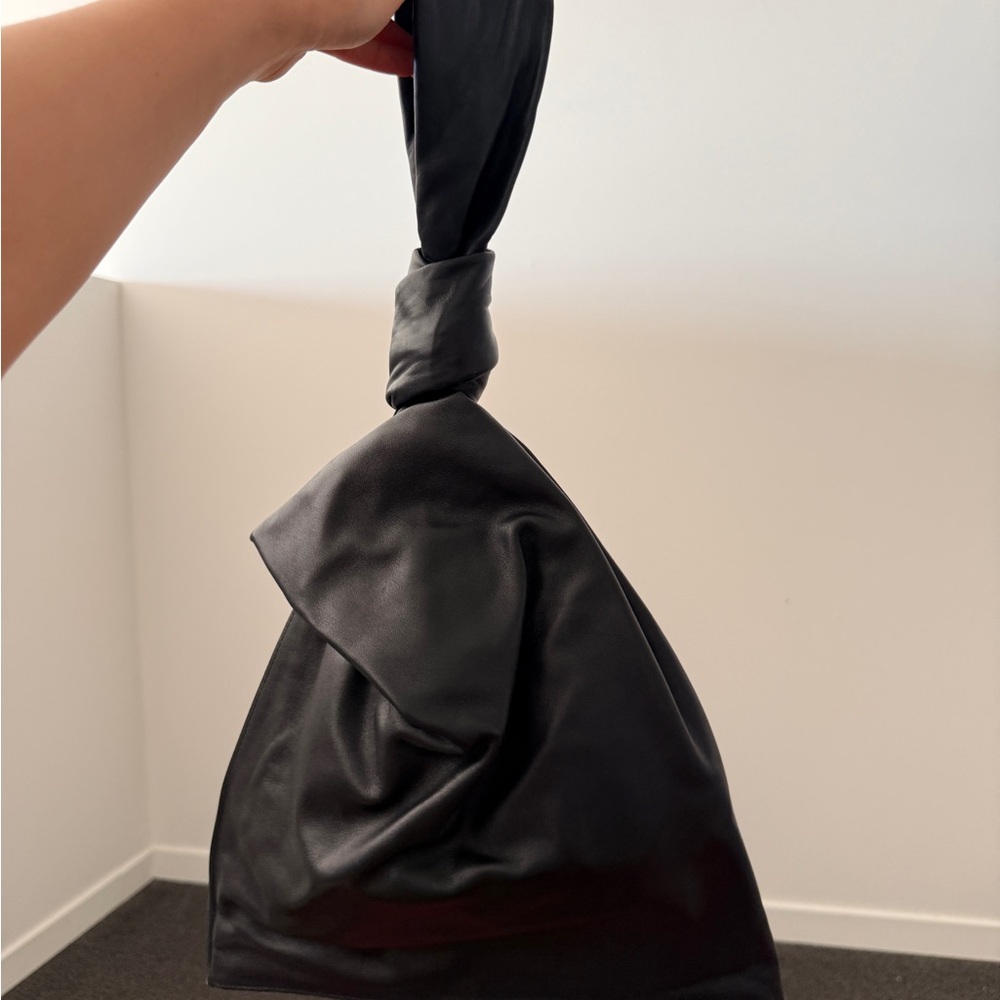 Bottega Veneta Black Leather Twist Bag - Picture 4 of 10